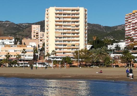Cozy Apartment With First Line Seaview In Perfect Location, Near The Marina 贝纳尔马德纳 外观 照片